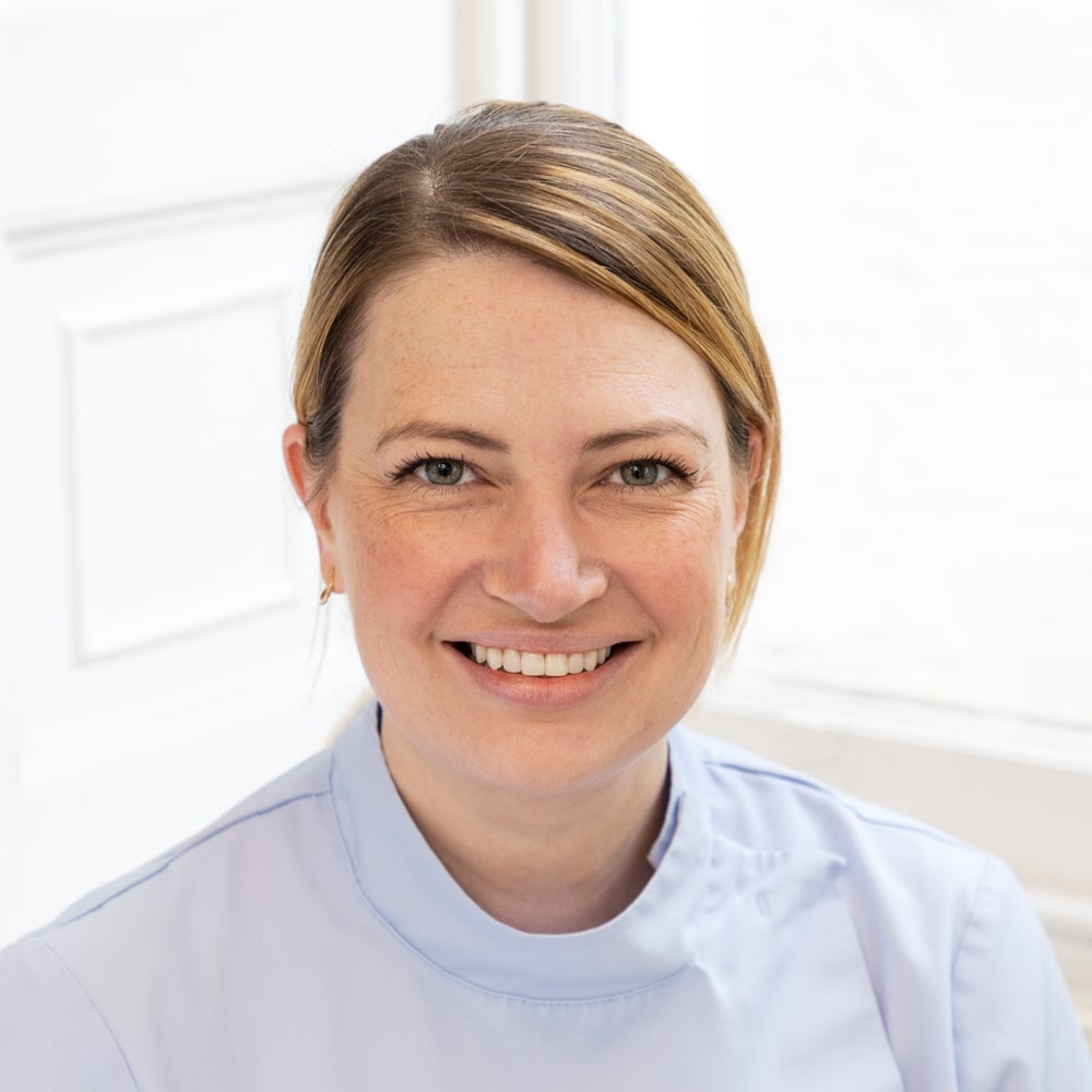 Dental Therapist & Hygienist Elizabeth Simpson